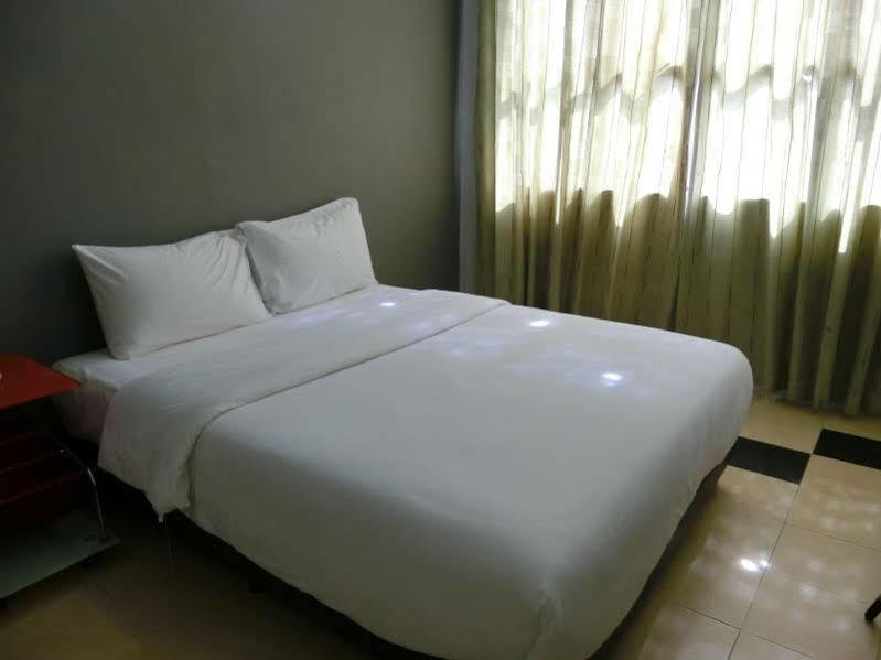 Oyo 1230 Zen Zeng Budget